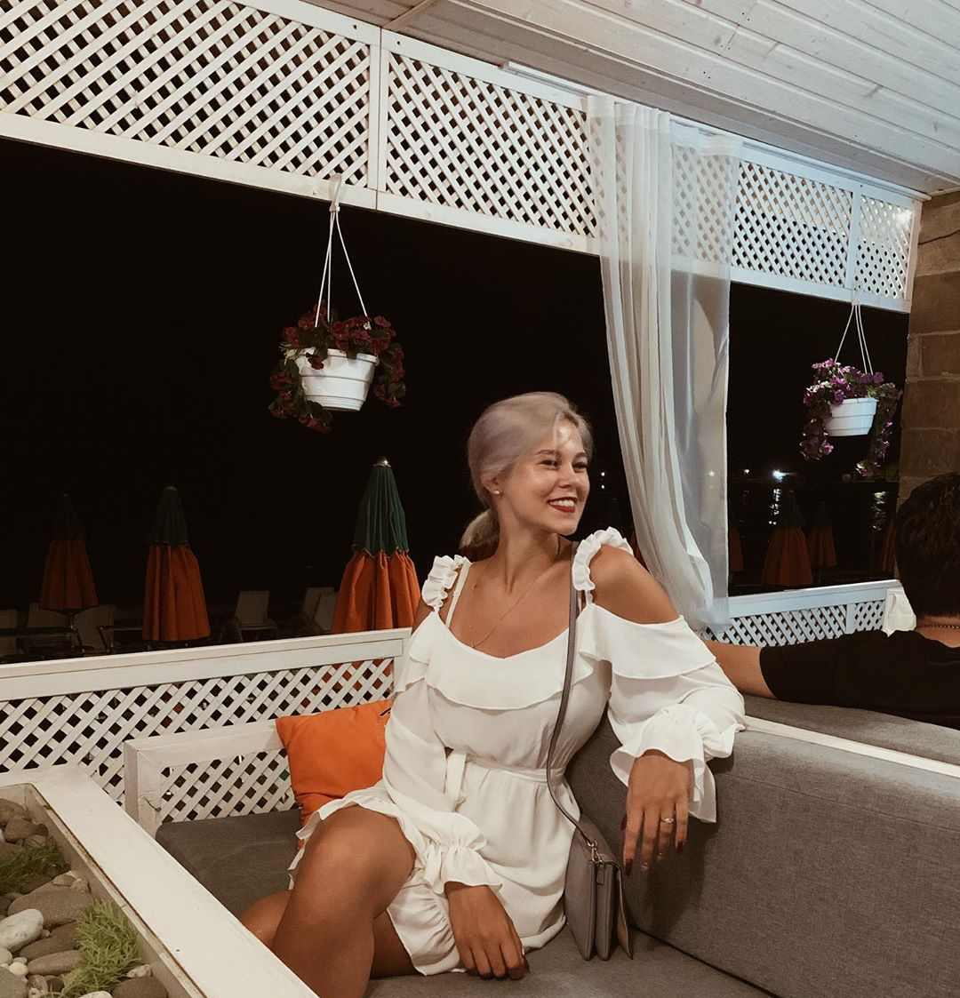 Маргоша привлекальеная девушка из Лутугино цена от 3500 руб