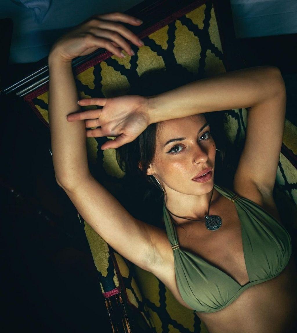 Эми привлекальеная девушка из Лутугино цена от 7000 руб