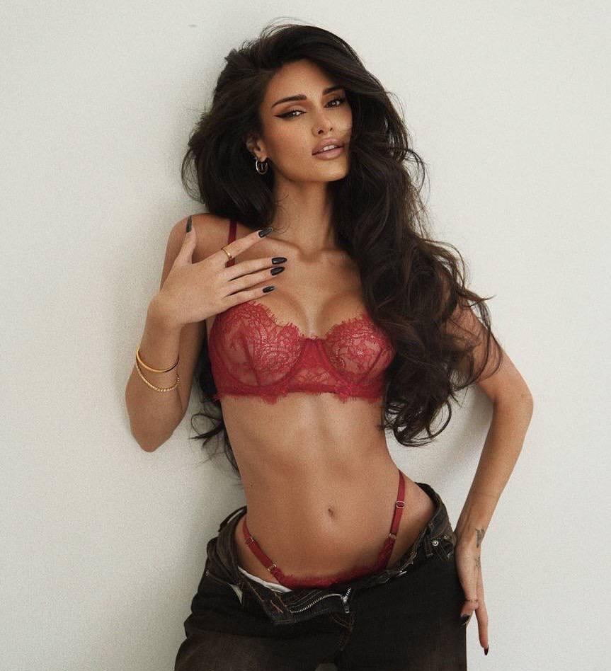 Анита привлекальеная девушка из Лутугино цена от 6000 руб