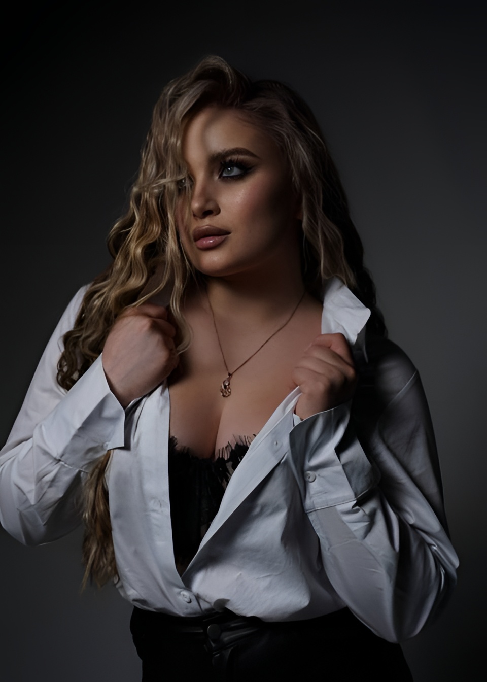 Алиса привлекательная девушка из Лутугино цена от 6000 руб