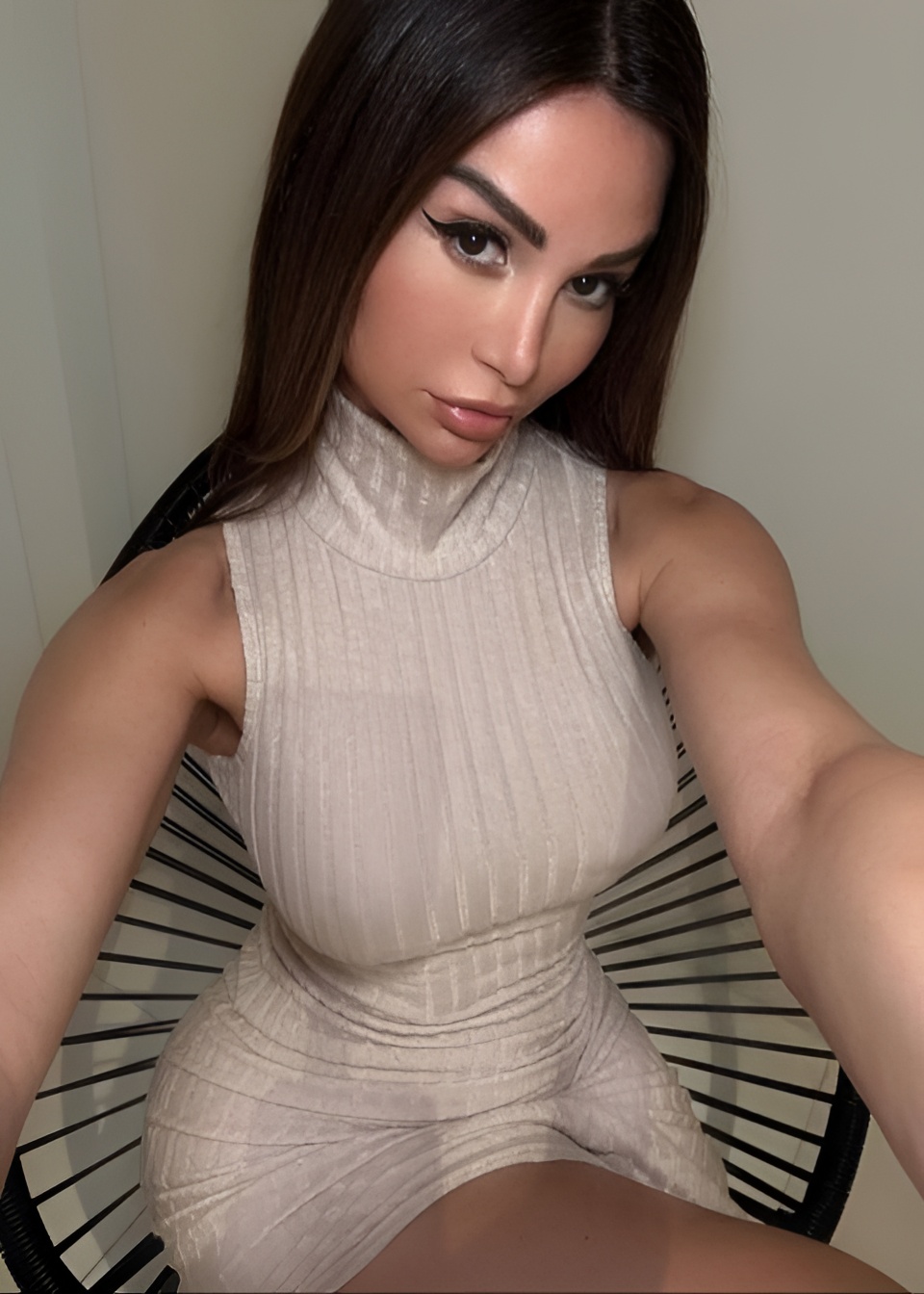 Дина привлекательная девушка из Лутугино цена от 8000 руб