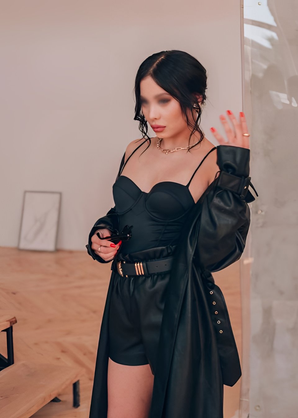 Сандра привлекальеная девушка из Лутугино цена от 13000 руб