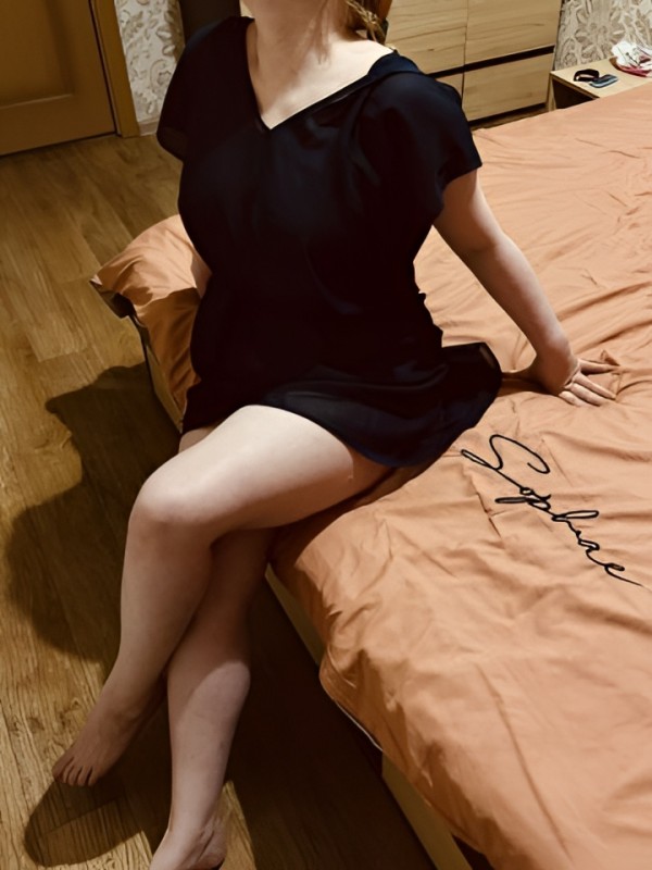 Лючия привлекательная девушка из Лутугино цена от 2000 руб