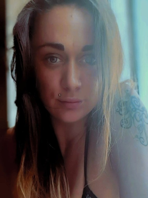 Светлана привлекательная девушка из Лутугино цена от 3000 руб