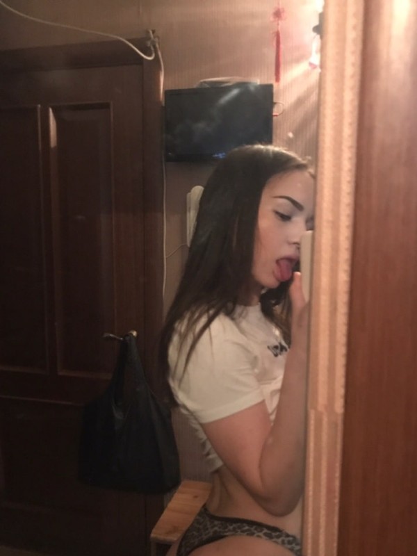 Ириша привлекательная девушка из Лутугино цена от 3000 руб