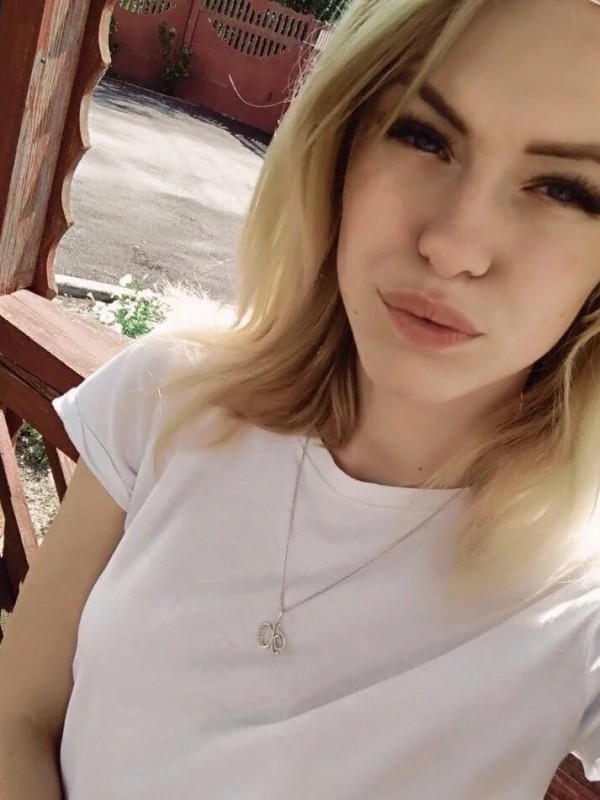 Светлана привлекательная девушка из Лутугино цена от 3500 руб