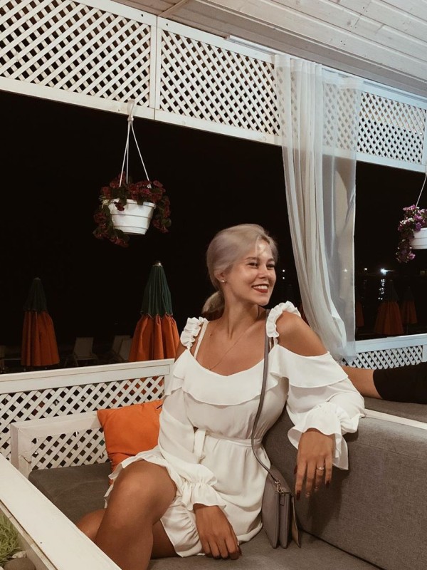 Маргоша привлекательная девушка из Лутугино цена от 3500 руб