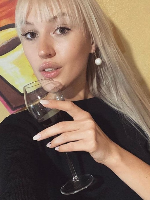 🎥 Аня привлекательная девушка из Лутугино цена от 4000 руб