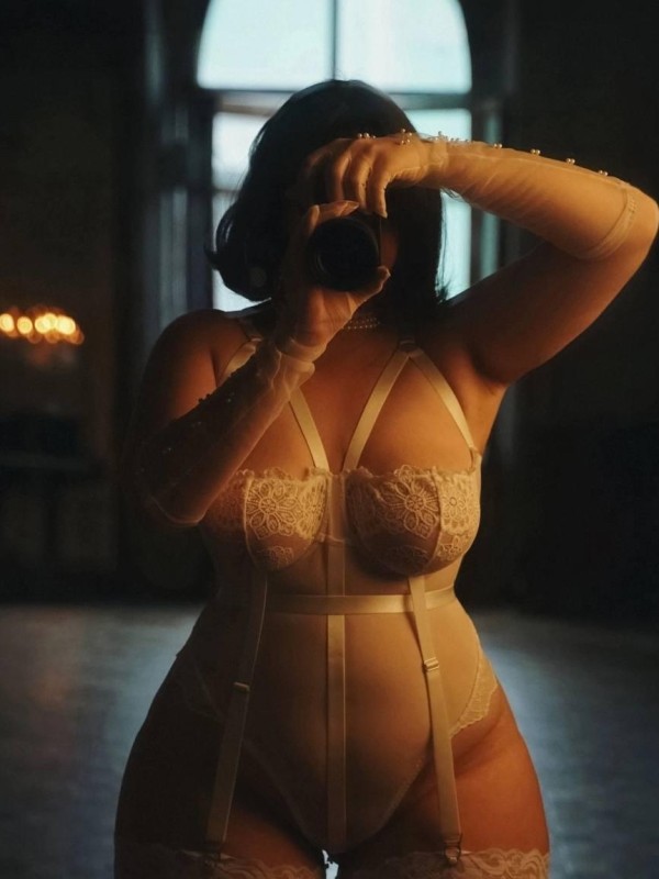 Галина привлекательная девушка из Лутугино цена от 7000 руб