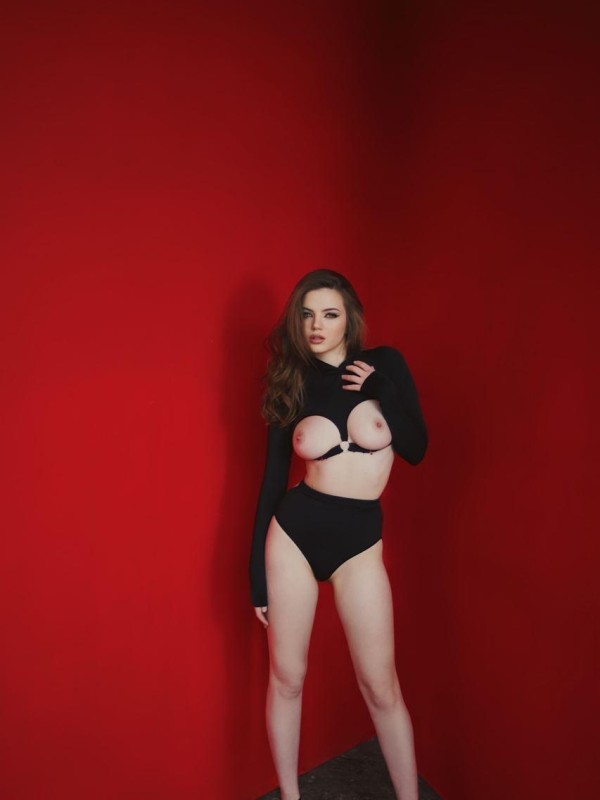 Диана привлекательная девушка из Лутугино цена от 5000 руб