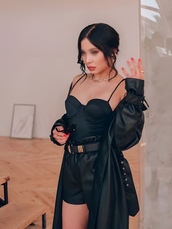 Сандра привлекательная девушка из Лутугино цена от 13000 руб